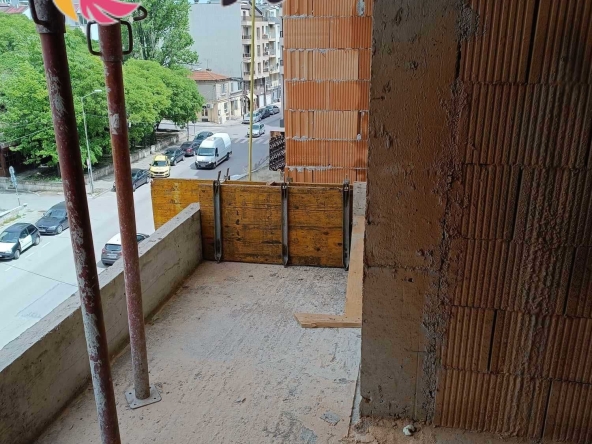 Тристаен апартамент в Варна, Център - 134 кв.м за 1292 €/кв.м - Снимка #1