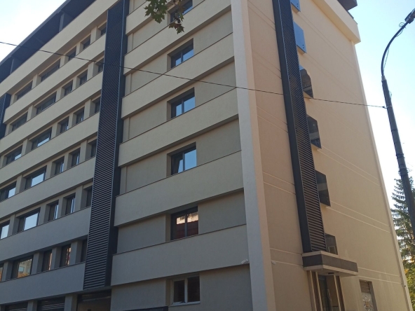 Тристаен апартамент в София, Гоце Делчев - 110 кв.м за 3073 €/кв.м - Снимка #1