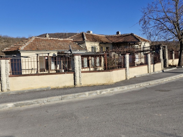 Къща в Суворово - 2300 кв.м за 48 €/кв.м - Снимка #1