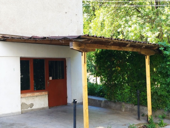 Дава се под наем Гараж / Паркомясто в Плевен, Широк център - 15 кв.м за 61.2 € - Снимка #1