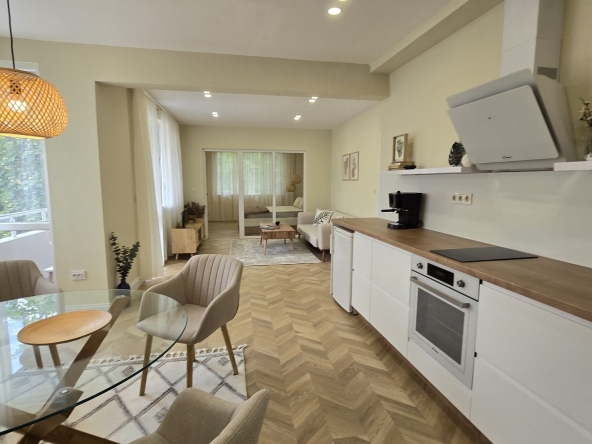 Дава се под наем Тристаен апартамент в Стара Загора, Център - 100 кв.м за 612 € - Снимка #1