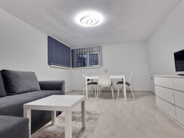 Дава се под наем Тристаен апартамент в Варна, Образцов дом - 80 кв.м за 453.9 € - Снимка #1