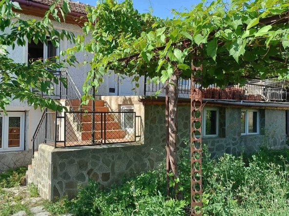 Къща в Варна, Левски - 215 кв.м за 428 €/кв.м - Снимка #1