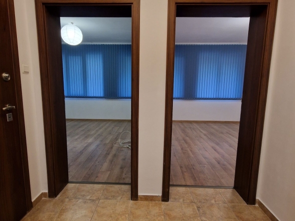 Дава се под наем Двустаен апартамент в Варна, Конфуто - 48 кв.м за 306 € - Снимка #1