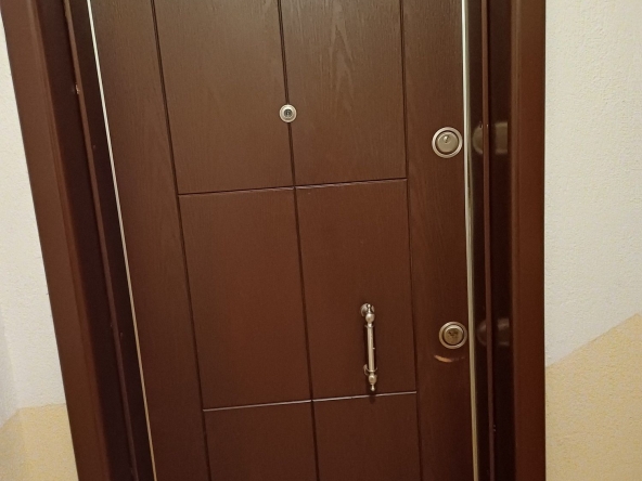 Дава се под наем Тристаен апартамент в Сандански - 55 кв.м за 408 € - Снимка #1