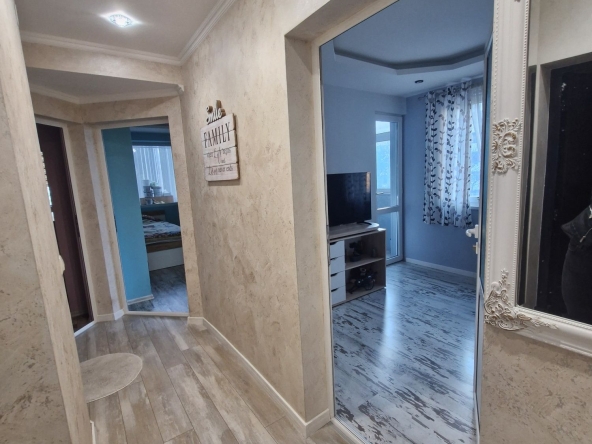 Тристаен апартамент в Добрич, Център - 76 кв.м за 1611 €/кв.м - Снимка #1