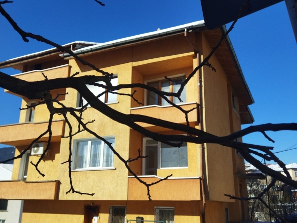 Четиристаен апартамент в Смолян, Горно Райково - 135 кв.м за 889 €/кв.м - Снимка #1