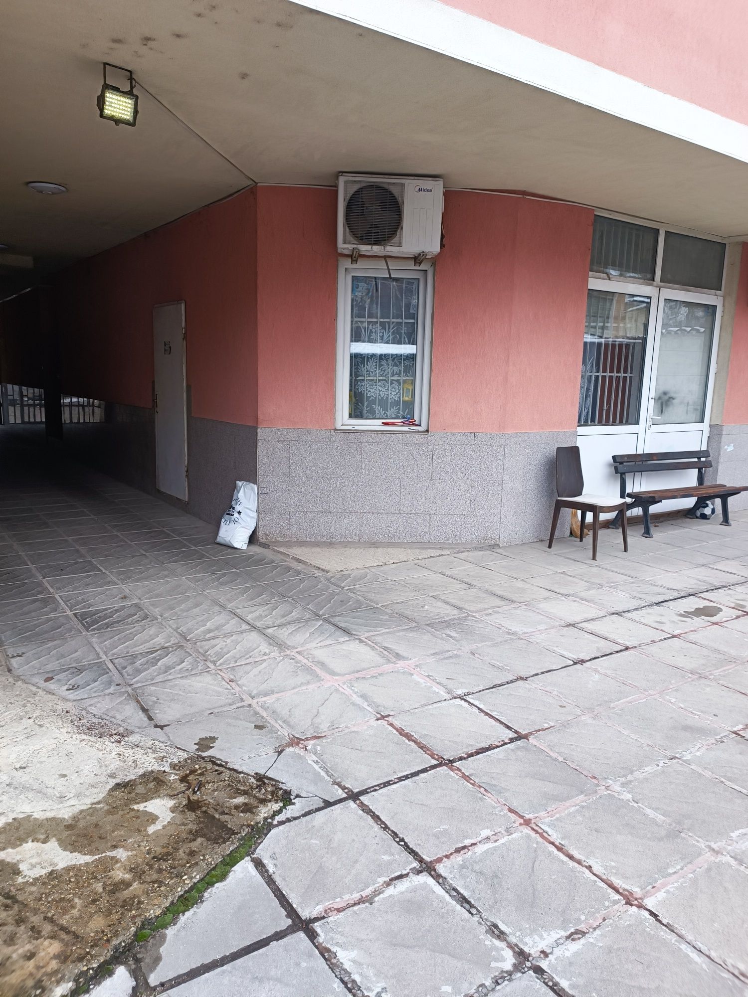 Ателие в София, Зона Б-18 - 21 кв.м за 2381 €/кв.м - Снимка #1