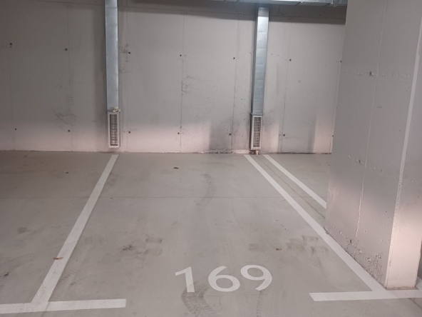 Дава се под наем Гараж / Паркомясто в София, Зона Б-5 - 14 кв.м за 40.8 € - Снимка #1