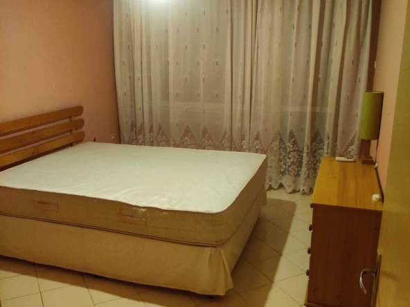 Дава се под наем Четиристаен апартамент в Бургас, Славейков - 90 кв.м за 225 € - Снимка #1