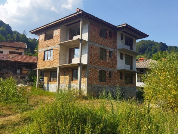 Къща в с. Могилица, Област Смолян - 330 кв.м за 170 €/кв.м - Снимка #1