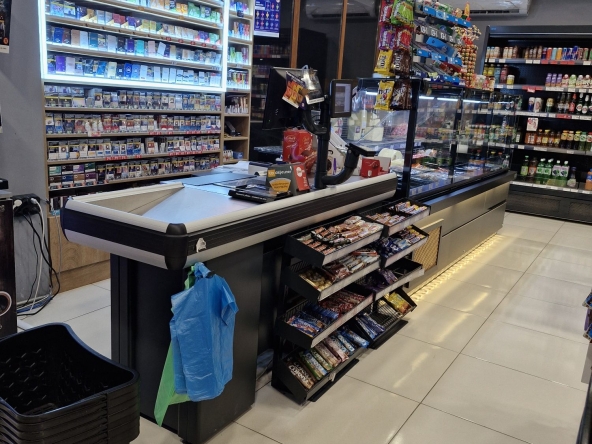 Дава се под наем Магазин в Варна, Възраждане 3 - 220 кв.м за 255 € - Снимка #1