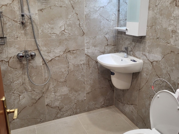 Дава се под наем Магазин в Петрич - 64 кв.м за 229.5 € - Снимка #1