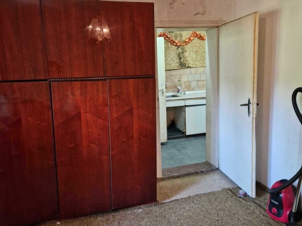 Етаж от къща в Плевен, Широк център - 48 кв.м за 1146 €/кв.м - Снимка #1