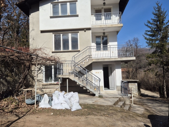 Дава се под наем Къща в с. Свидня, Област София-област - 120 кв.м за 331.5 € - Снимка #1