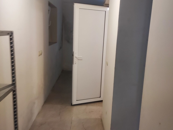 Дава се под наем Офис в Шумен, 5-ти полк - 40 кв.м за 178.5 € - Снимка #1