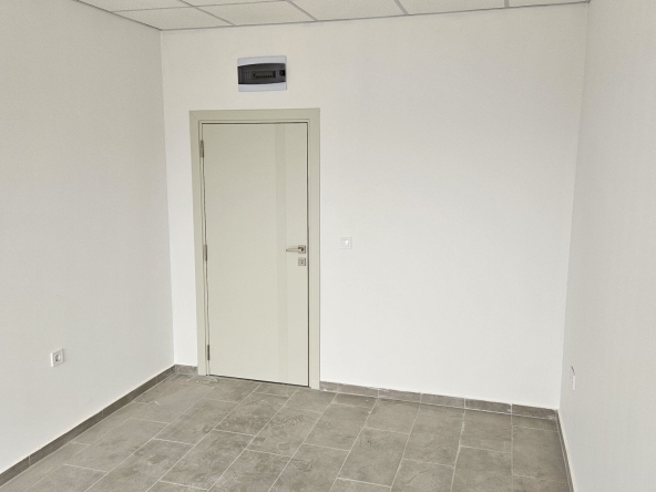Офис в Кърджали, Байкал - 25 кв.м за 82 €/кв.м - Снимка #1