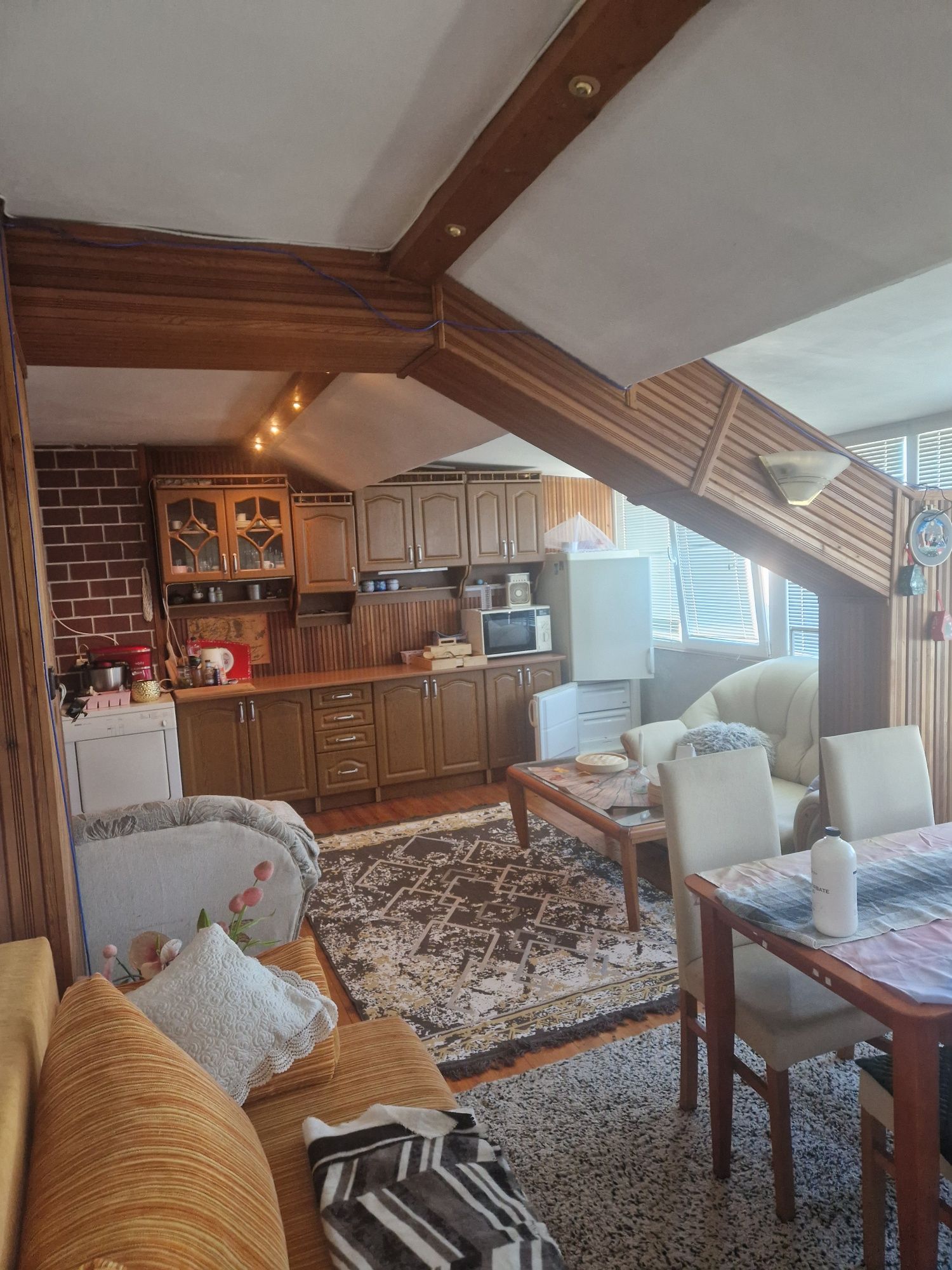 Дава се под наем Двустаен апартамент в Бургас, Център - 70 кв.м за 408 € - Снимка #1