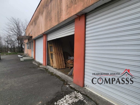 Промишлена сграда в Добрич, Градска болница - 2061 кв.м за 153 €/кв.м - Снимка #1