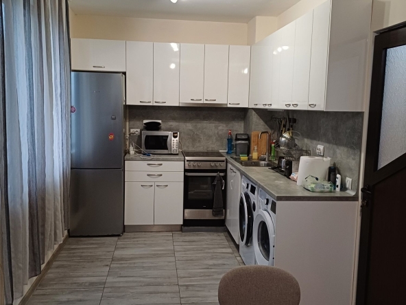 Дава се под наем Тристаен апартамент в Варна, Погреби - 70 кв.м за 663 € - Снимка #1