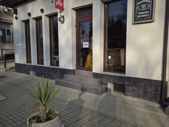 Дава се под наем Магазин в Ихтиман - 100 кв.м за 510 € - Снимка #1