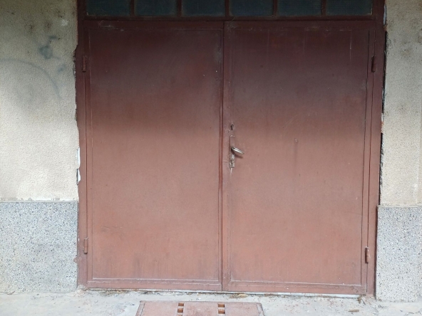 Дава се под наем Гараж / Паркомясто в Търговище, Център - 14 кв.м за 51 € - Снимка #1