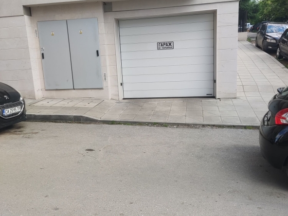 Дава се под наем Гараж / Паркомясто в София, Редута - 15 кв.м за 102 € - Снимка #1