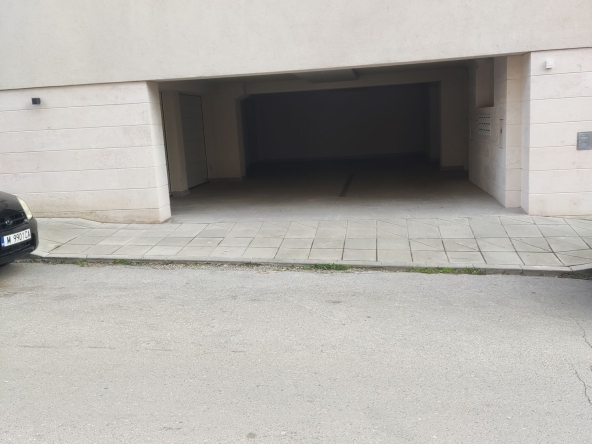 Дава се под наем Гараж / Паркомясто в София, Редута - 16 кв.м за 127.5 € - Снимка #1