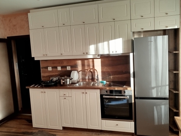 Дава се под наем Двустаен апартамент в Асеновград - 60 кв.м за 408 € - Снимка #1