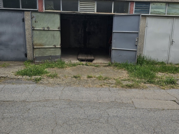 Гараж / Паркомясто в Ямбол, Възраждане - 18 кв.м за 992 €/кв.м - Снимка #1