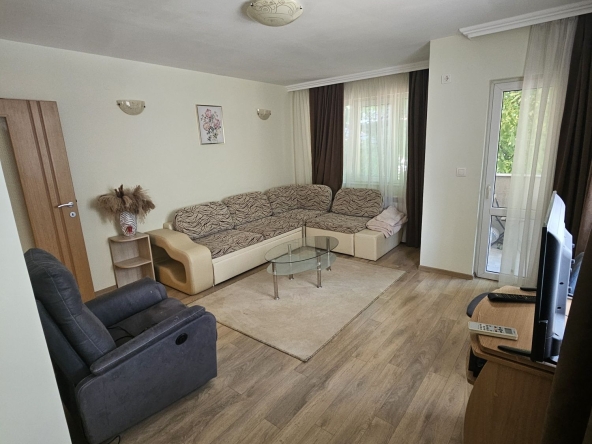 Дава се под наем Тристаен апартамент в Благоевград, Вароша - 90 кв.м за 459 € - Снимка #1