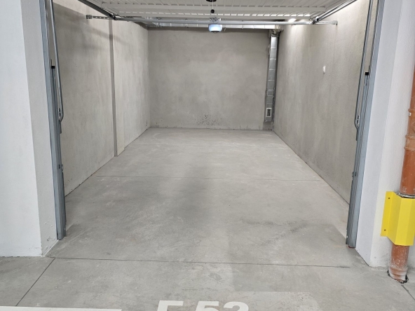 Дава се под наем Гараж / Паркомясто в София, Овча купел 2 - 25 кв.м за 127.5 € - Снимка #1