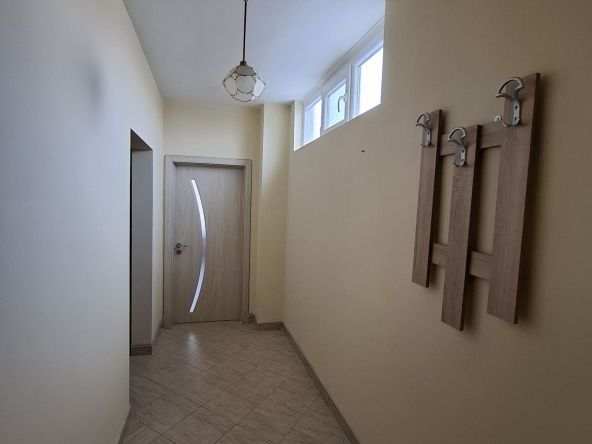 Дава се под наем Четиристаен апартамент в Асеновград - 90 кв.м за 306 € - Снимка #1