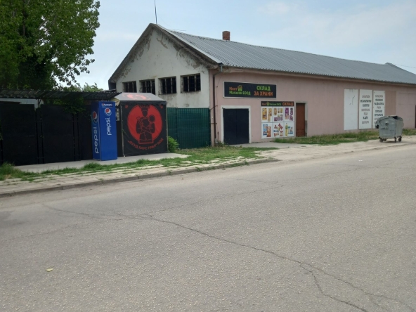 Дава се под наем Склад в Лом - 200 кв.м за 700 € - Снимка #1