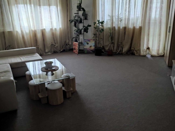 Тристаен апартамент в Плевен, Идеален център - 131 кв.м за 1756 €/кв.м - Снимка #1