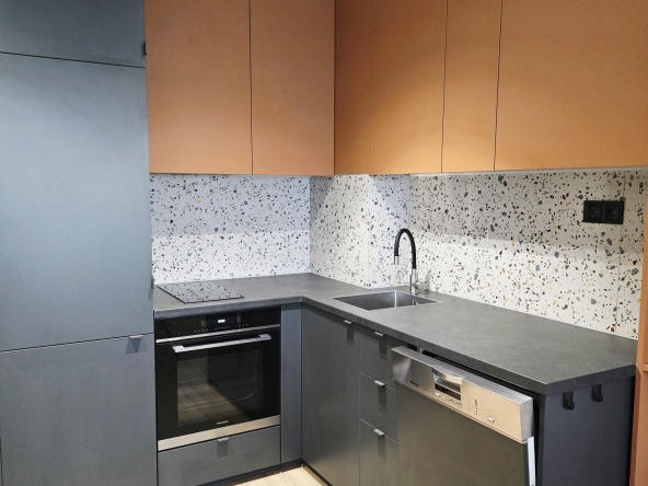 Дава се под наем Двустаен апартамент в Пловдив, Остромила - 57 кв.м за 459 € - Снимка #1