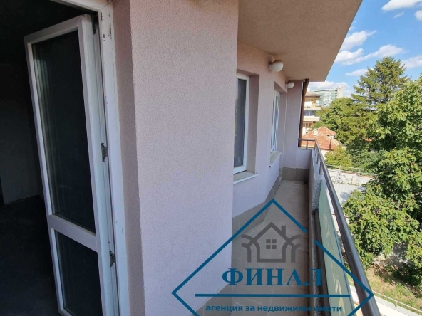 Тристаен апартамент в Шумен, Добруджански - 101 кв.м за 1313 €/кв.м - Снимка #1