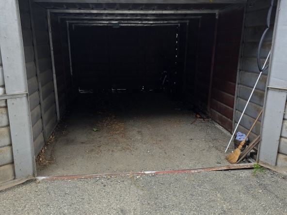 Гараж / Паркомясто в Казанлък - 15 кв.м за 7 €/кв.м - Снимка #1