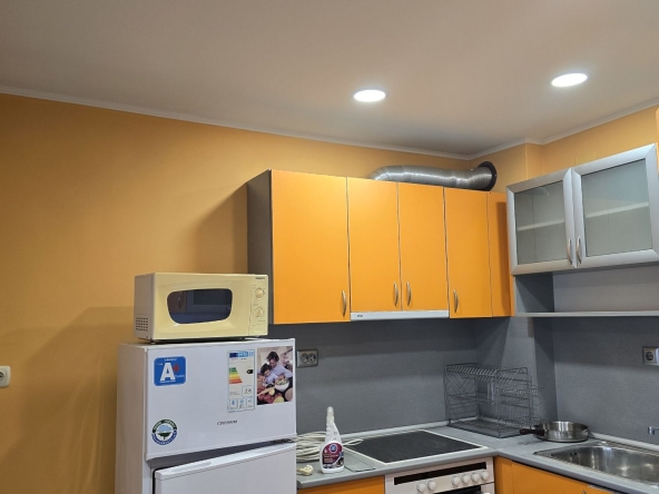 Дава се под наем Тристаен апартамент в Стара Загора, Център - 80 кв.м за 357 € - Снимка #1