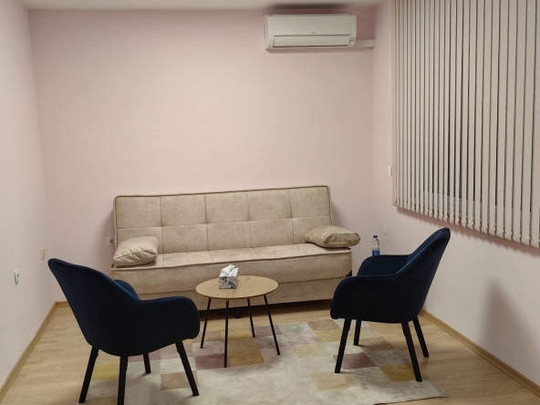 Дава се под наем Офис в Варна, Автогара - 20 кв.м за 204 € - Снимка #1