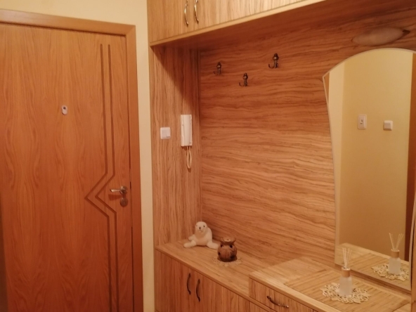 Дава се под наем Едностаен апартамент в Търговище, Боровец - 44 кв.м за 204 € - Снимка #1