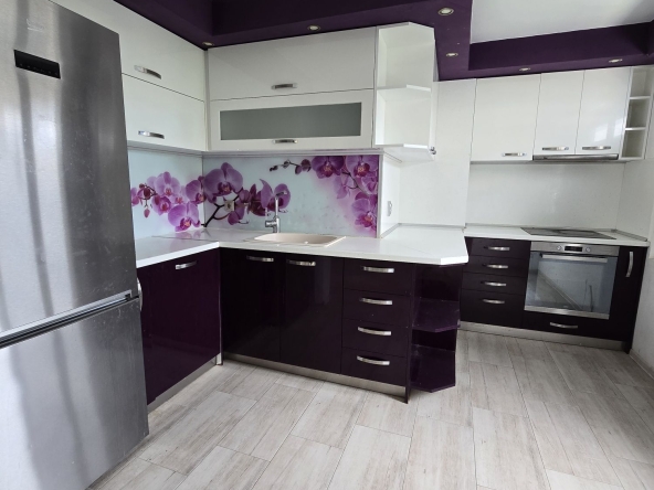 Тристаен апартамент в Хасково, Любен Каравелов - 96 кв.м за 1042 €/кв.м - Снимка #1