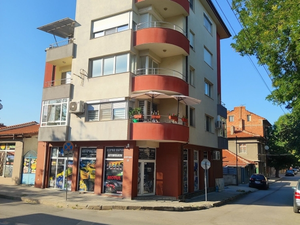 Тристаен апартамент в Хасково, Училищни - 92 кв.м за 1631 €/кв.м - Снимка #1