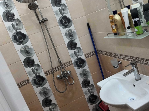 Тристаен апартамент в Бобов дол - 80 кв.м за 638 €/кв.м - Снимка #1