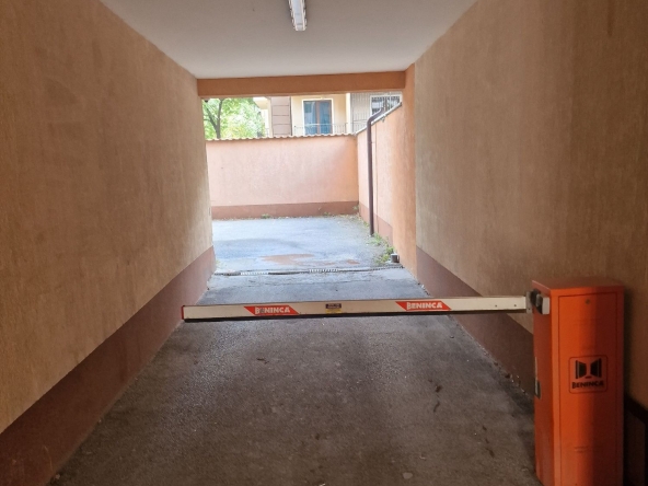 Дава се под наем Гараж / Паркомясто в София, Зона Б-19 - 39 кв.м за 70000 € - Снимка #1