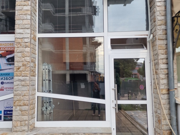 Дава се под наем Магазин в Русе, Родина 1 - 24 кв.м за 255 € - Снимка #1