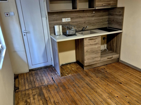 Дава се под наем Етаж от къща в София, Левски - 120 кв.м за 280000 € - Снимка #1