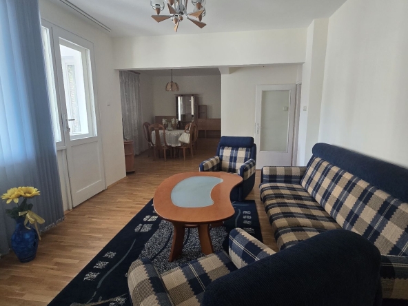 Дава се под наем Тристаен апартамент в Стара Загора, Център - 100 кв.м за 382.5 € - Снимка #1