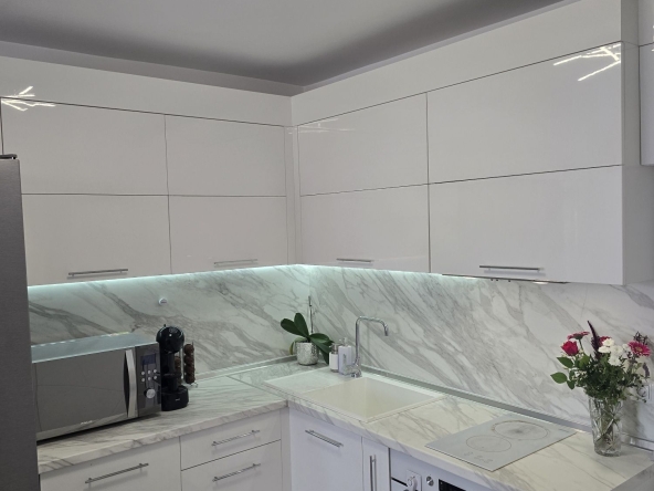 Тристаен апартамент в Сливен, Център - 70 кв.м за 2143 €/кв.м - Снимка #1