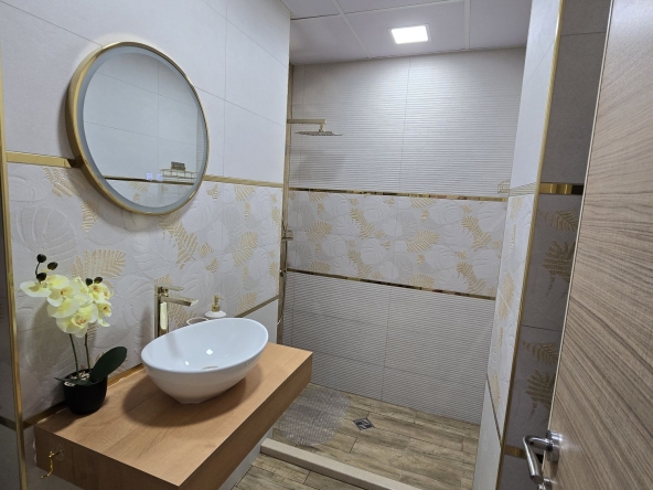 Тристаен апартамент в Плевен, Сторгозия - 76 кв.м за 1974 €/кв.м - Снимка #1